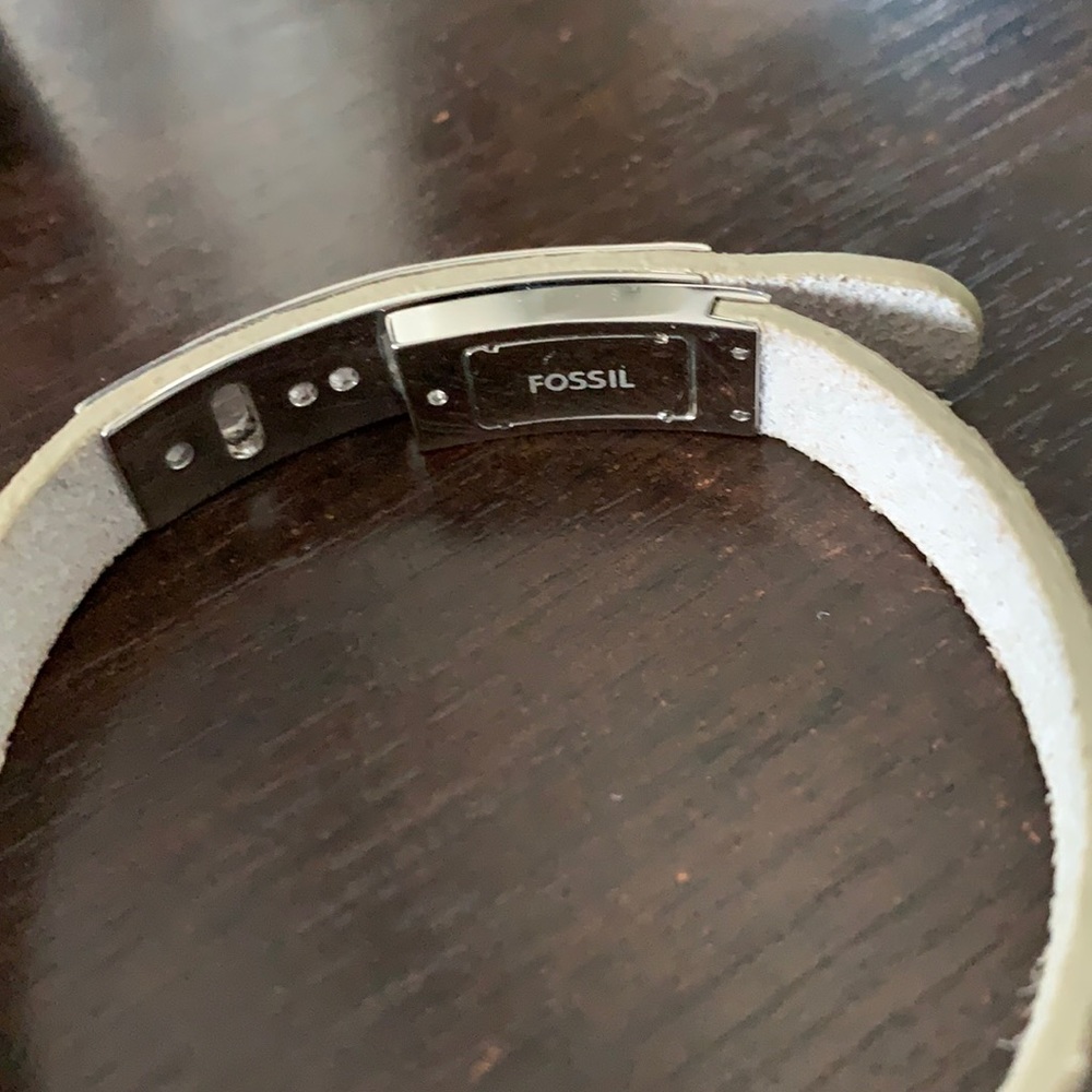 Fossil Snake Embossed Leather Turn-lock Bracelet - Picture 3 of 6